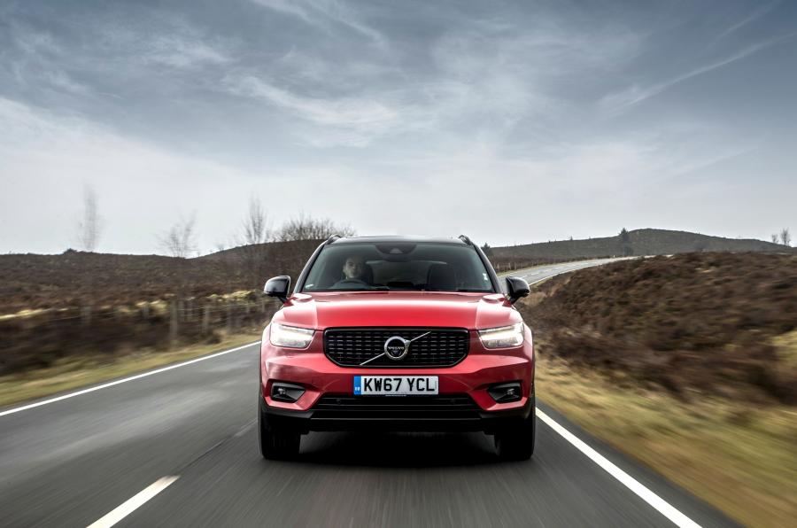  Volvo XC40 D4 R-Design 2017 года  (UK) (фото 32 из 40)